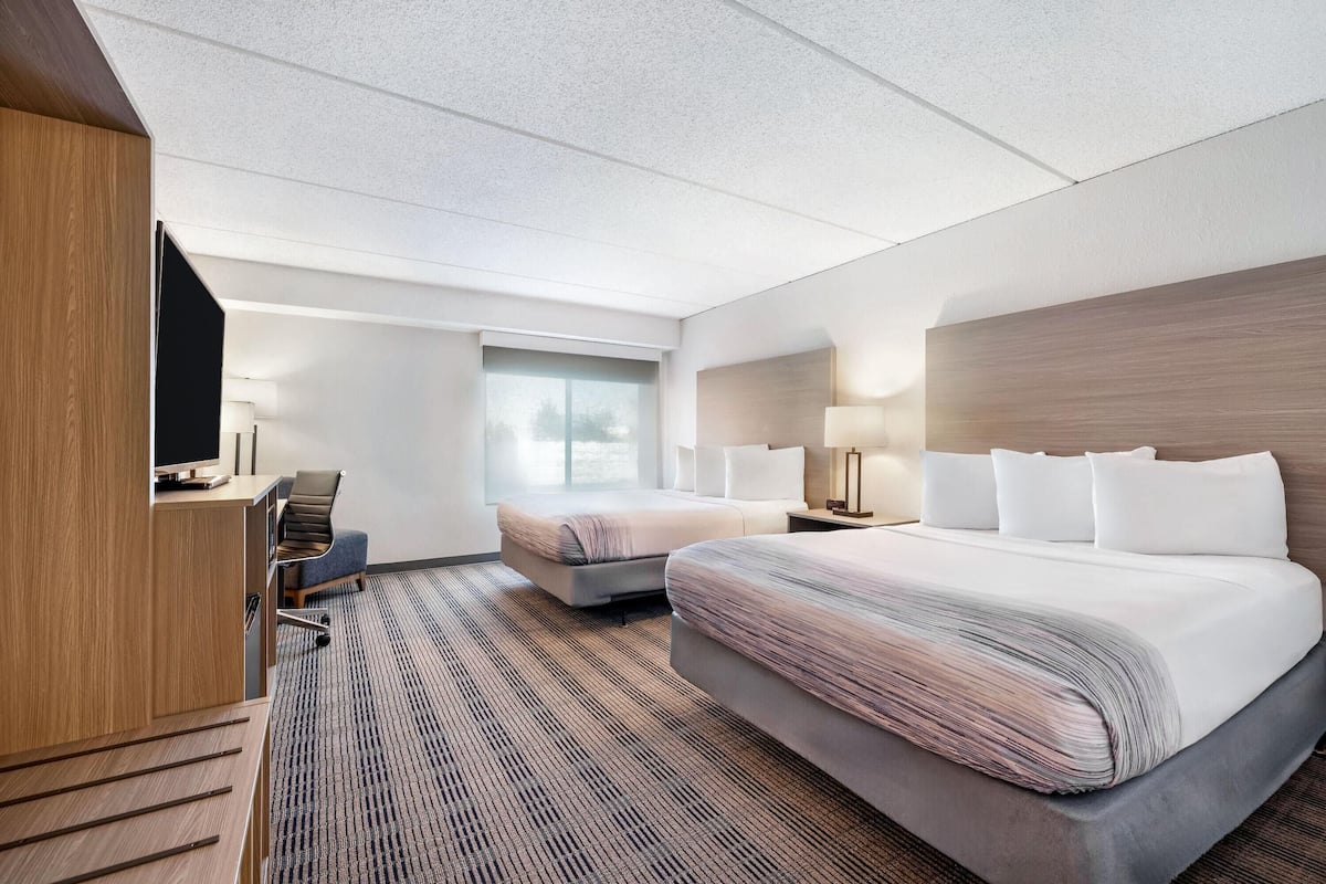 Rom, 2 queensize-senger, ikke-røyk | Allergitestet sengetøy, skrivebord og blendingsgardiner