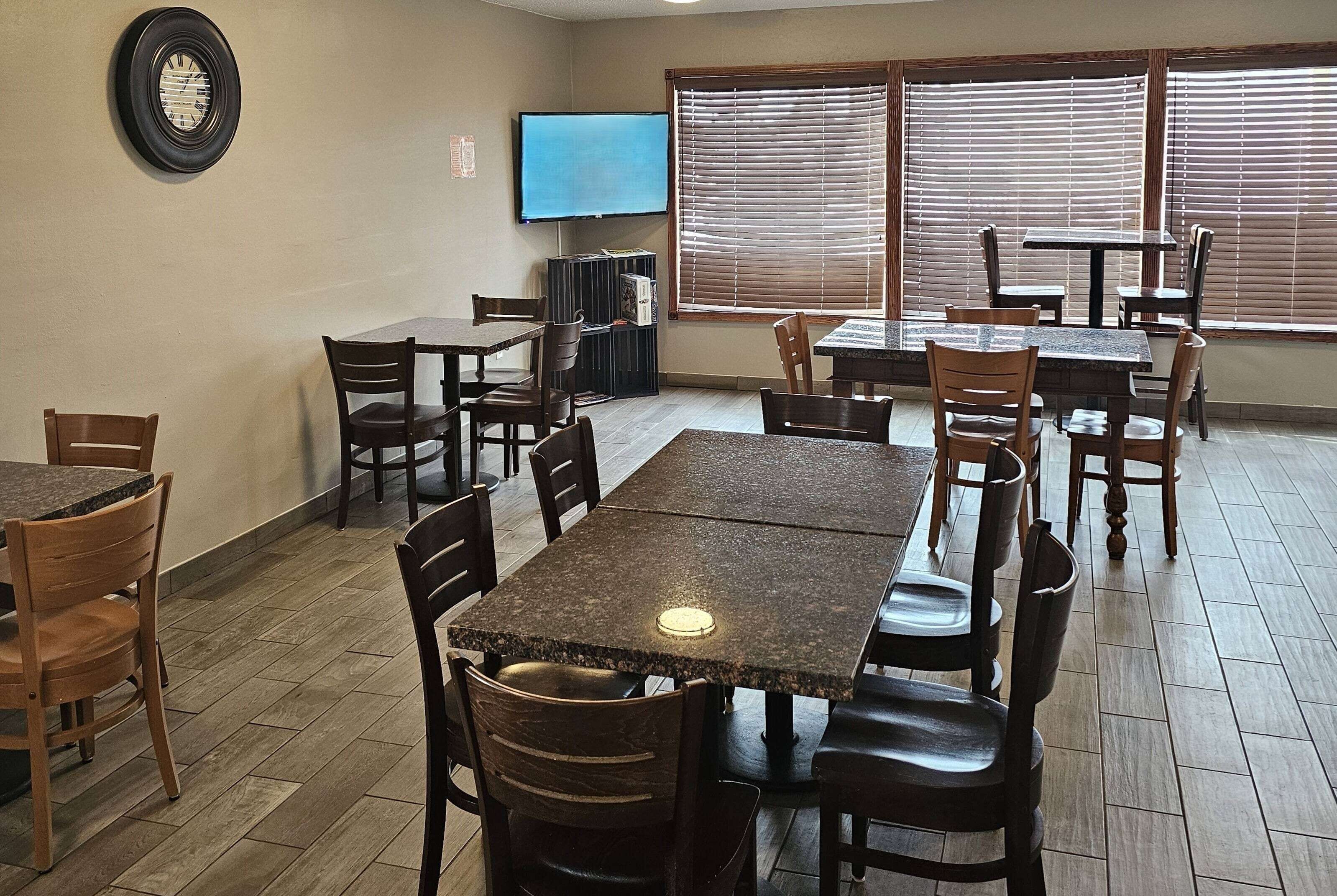 含每日吃到飽早餐