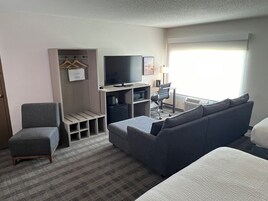 家庭套房, 多张床, 无烟房 | 防过敏的被褥、办公桌、遮光窗帘、熨斗/熨板