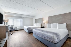 Quarto, 2 camas Queen, para não fumantes (Pet-friendly) | Roupas de cama antialérgicas, escrivaninha, cortinas blackout