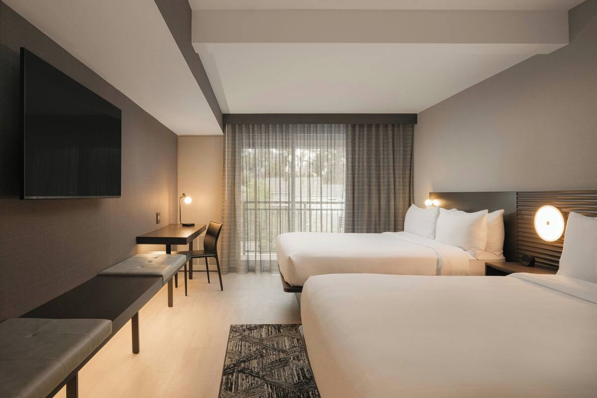 1 bedroom, premium bedding, in-room safe, desk