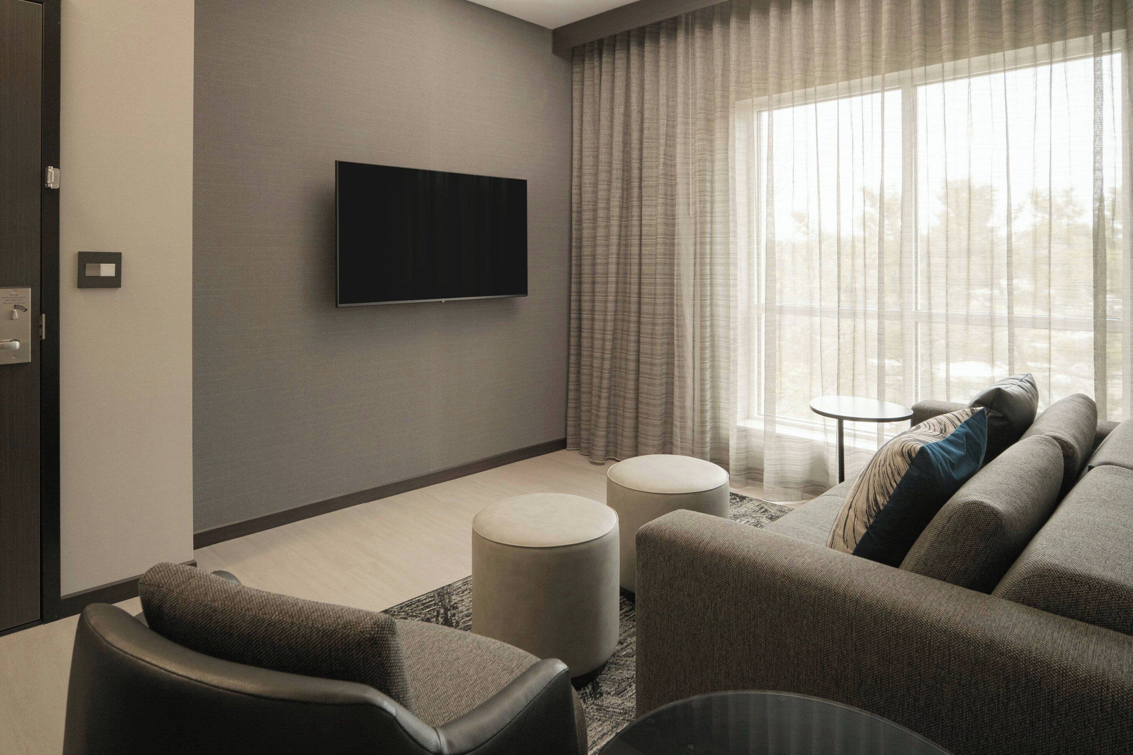 suite, 1 bedroom, balcony | 1 bedroom, premium bedding, in-room safe, desk