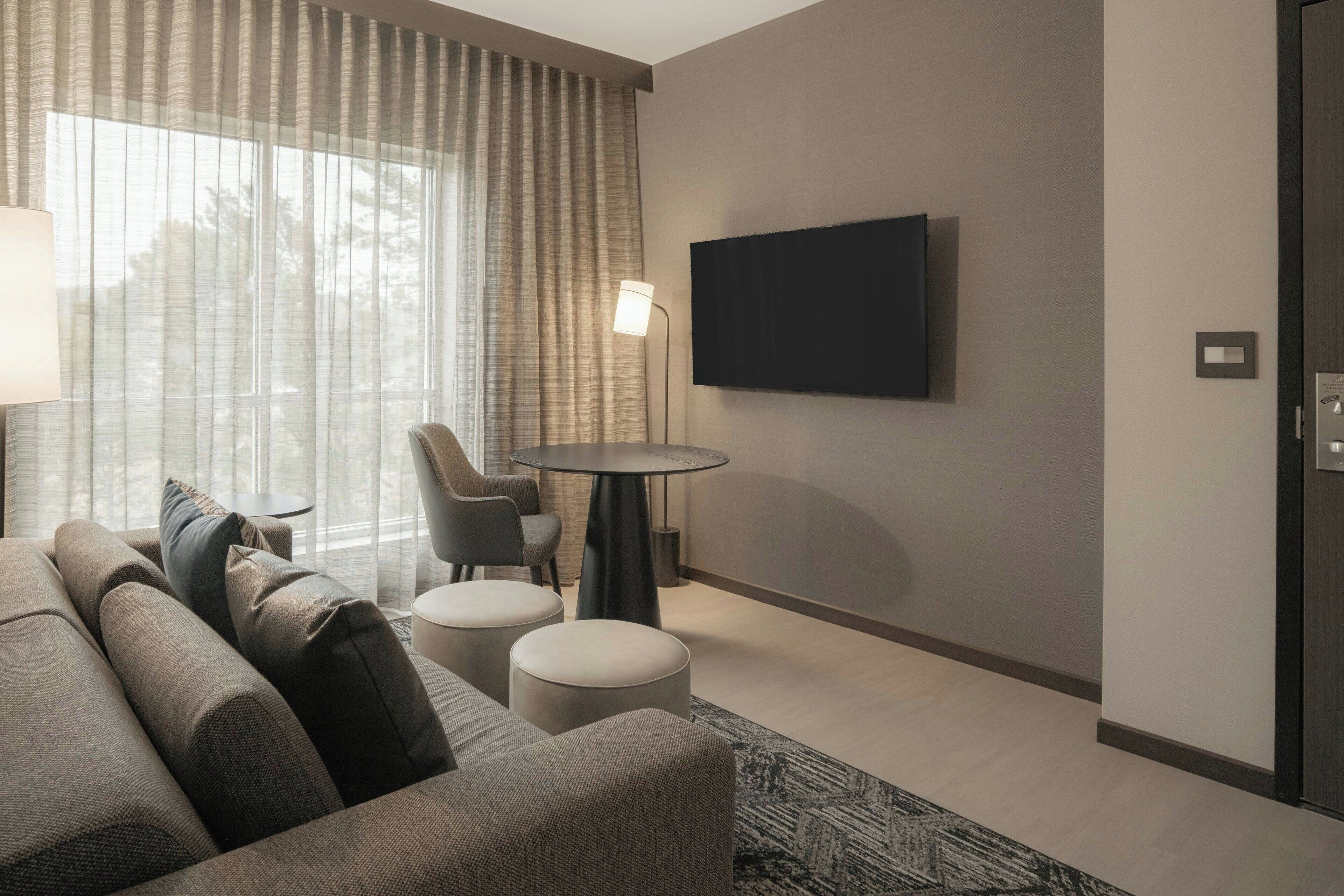 1 bedroom, premium bedding, in-room safe, desk