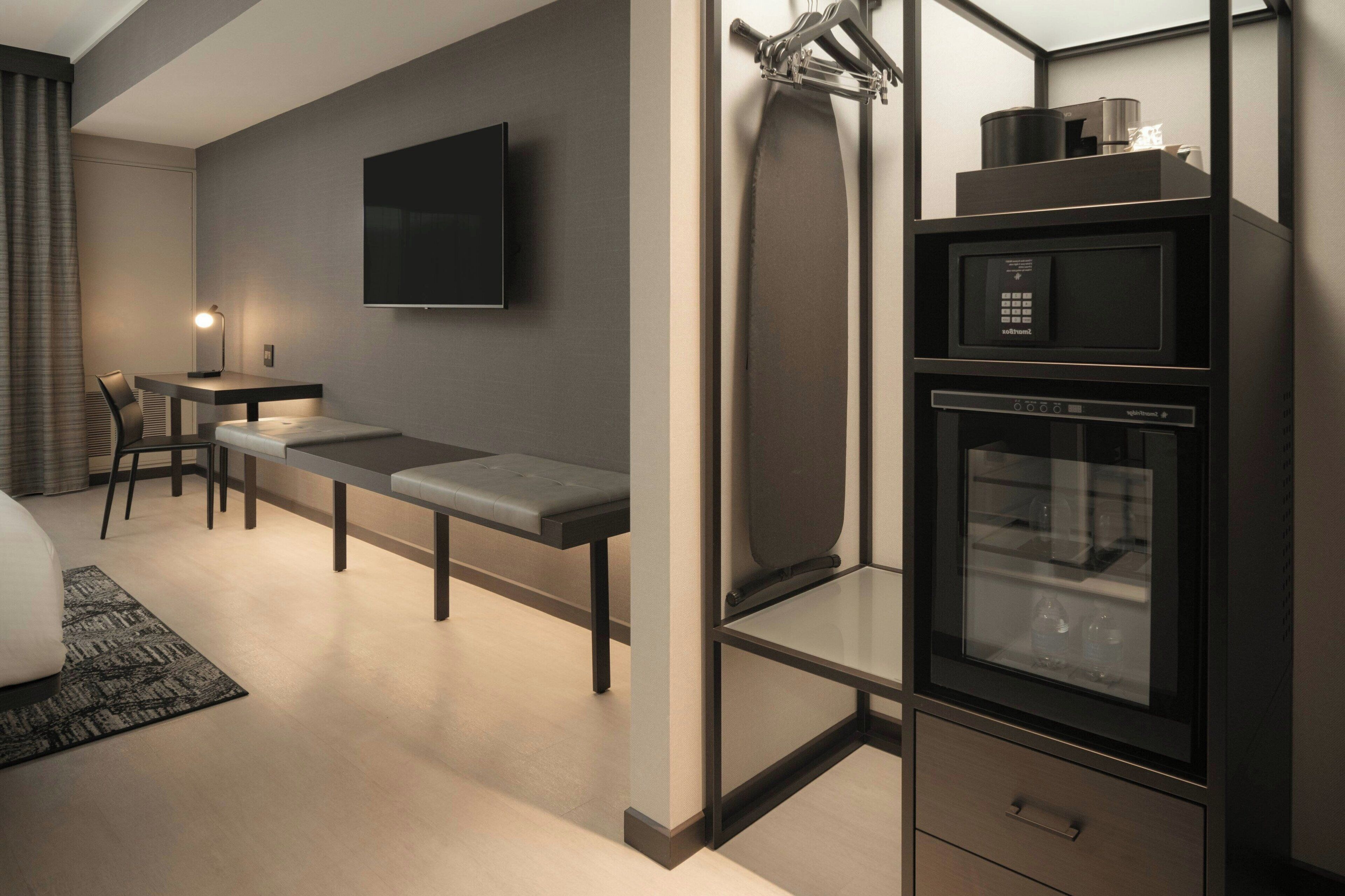 1 bedroom, premium bedding, in-room safe, desk