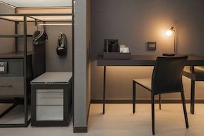 1 bedroom, premium bedding, in-room safe, desk