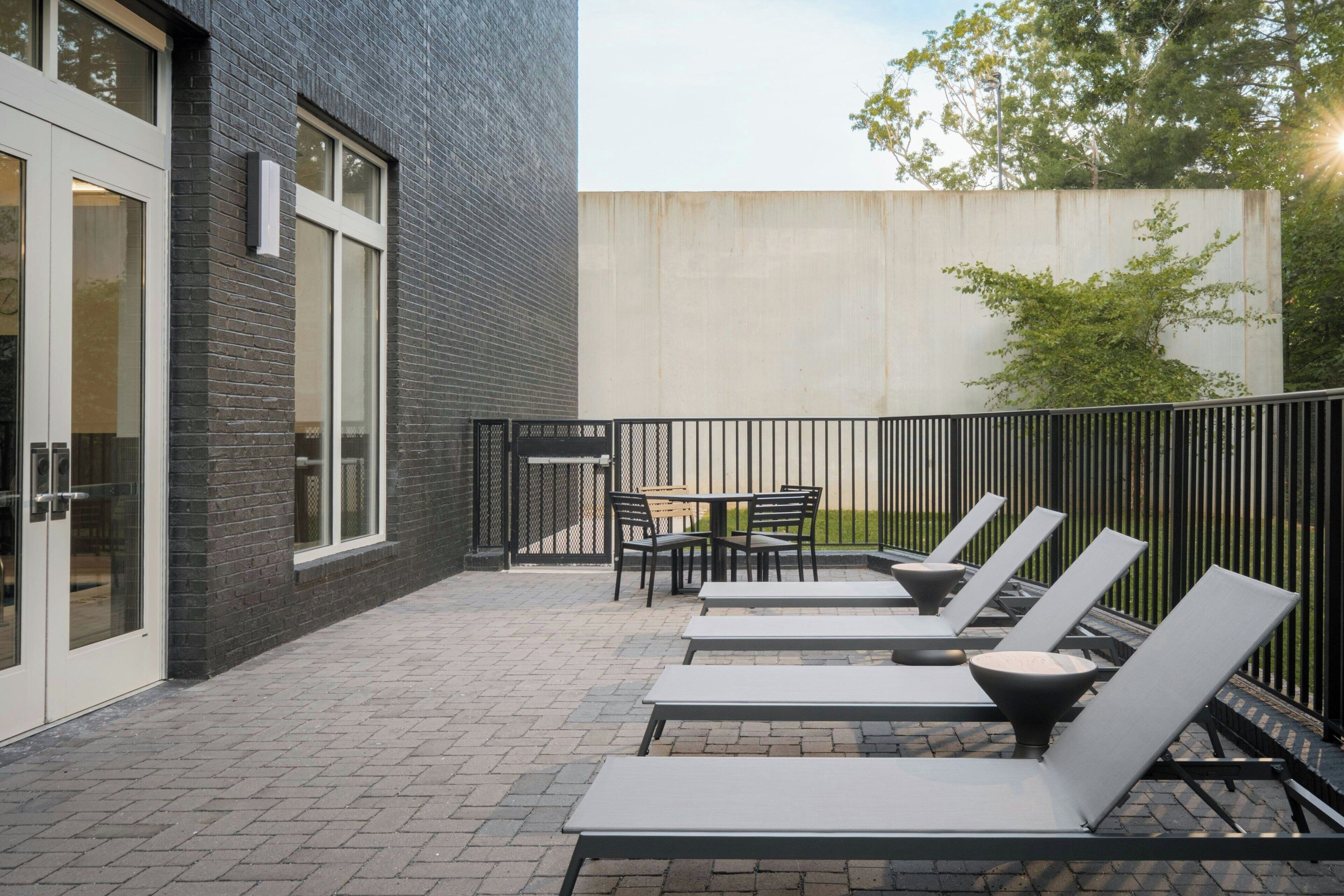 Indoor pool, sun loungers