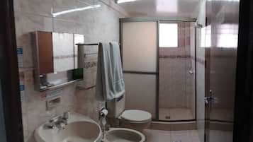 Vasca da bagno a immersione totale, asciugamani