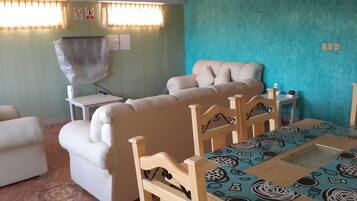 LED-Fernseher, Videothek, Stereoanlage