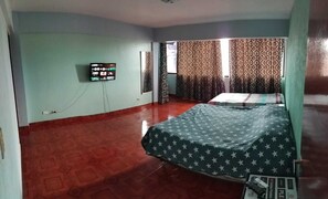 2 habitaciones, edredón, tabla de planchar con plancha y ropa de cama 