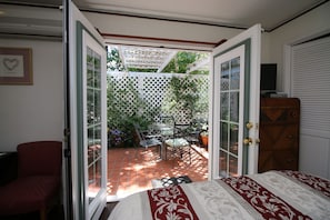 Premium bedding, individually decorated, individually furnished - Bradford Place Inn & Gardens (Sonora)