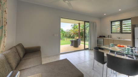 Interior. Petite Hatava