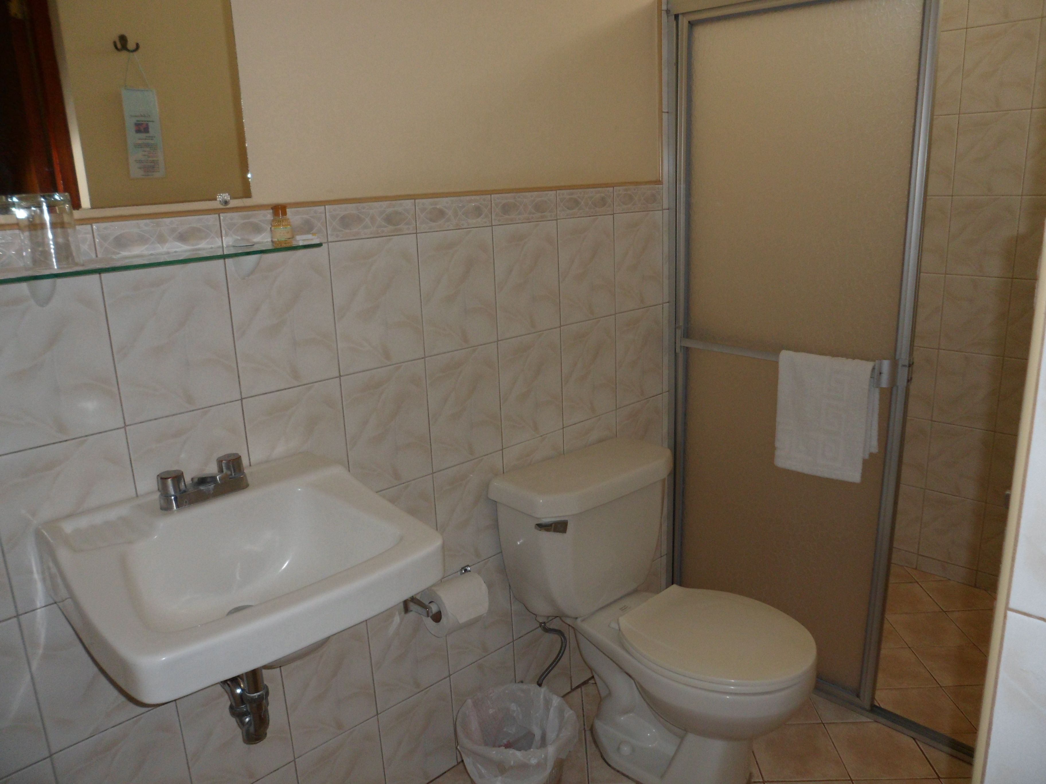 single room | bathroom shower