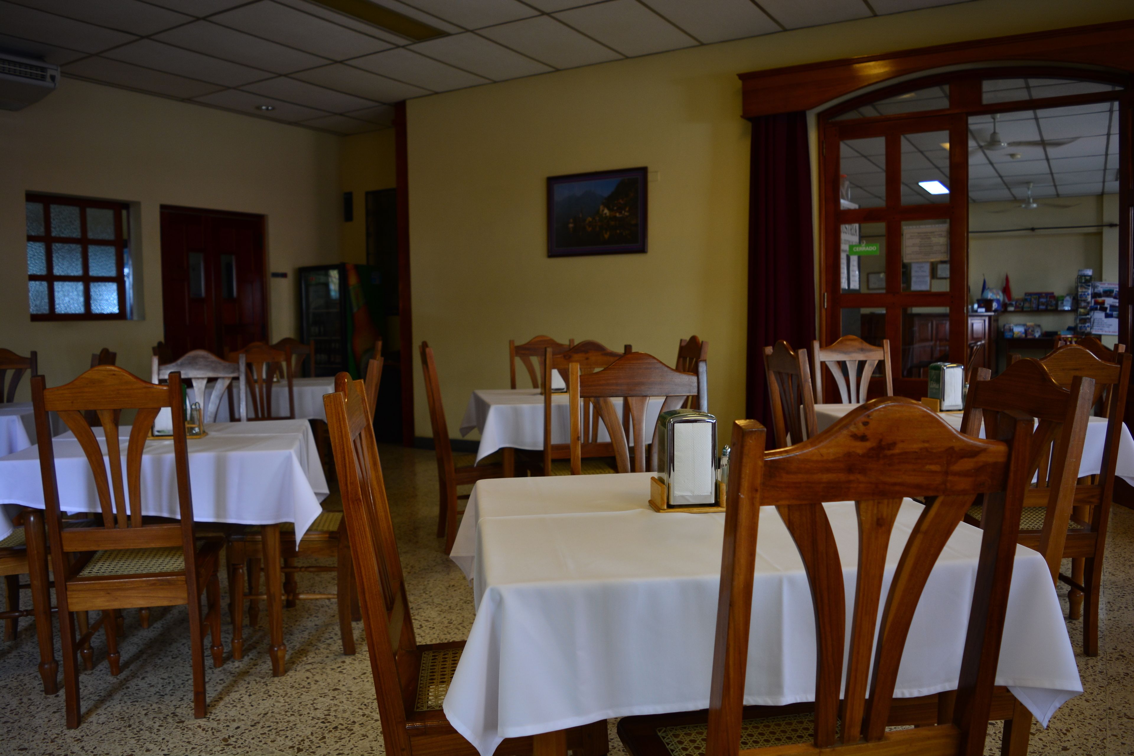 breakfast, lunch, dinner served; international cuisine