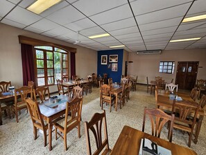 Breakfast, lunch and dinner served - Hotel Austria (León)