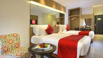 Deluxe Twin Room, Non Smoking | 1 bedroom, minibar, in-room safe, desk
