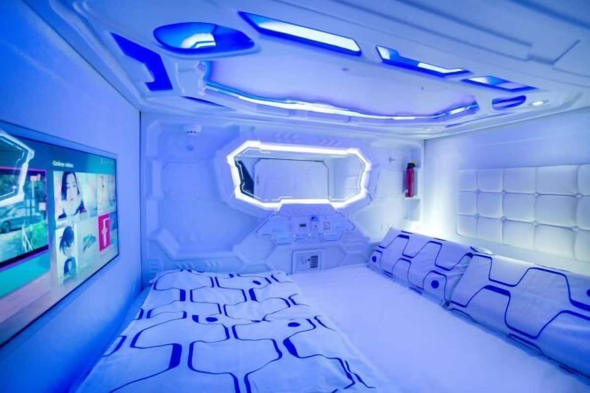 In-room safe, desk, WiFi (free), bed sheets