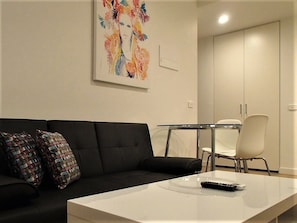 Departamento, 1 habitación | Área de sala de estar | Televisión de pantalla plana 