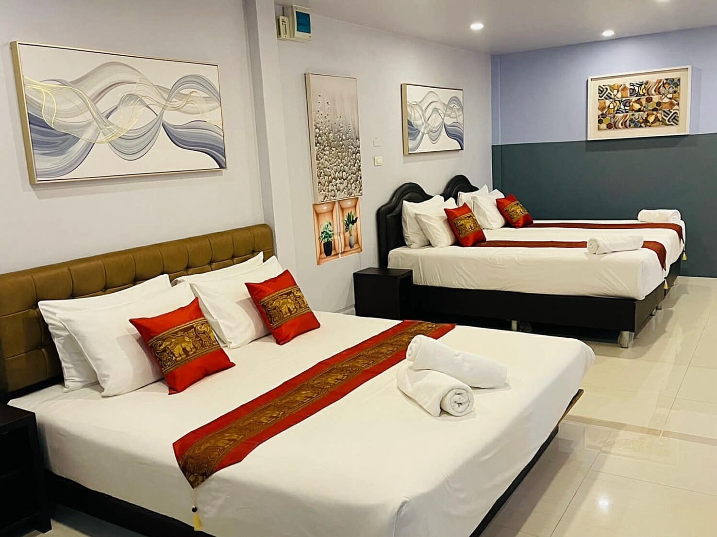 Habitación cuádruple familiar | Wifi gratis y ropa de cama 