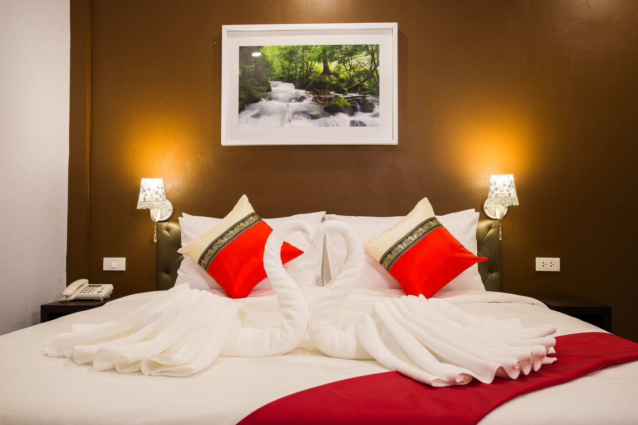 free wifi, bed sheets