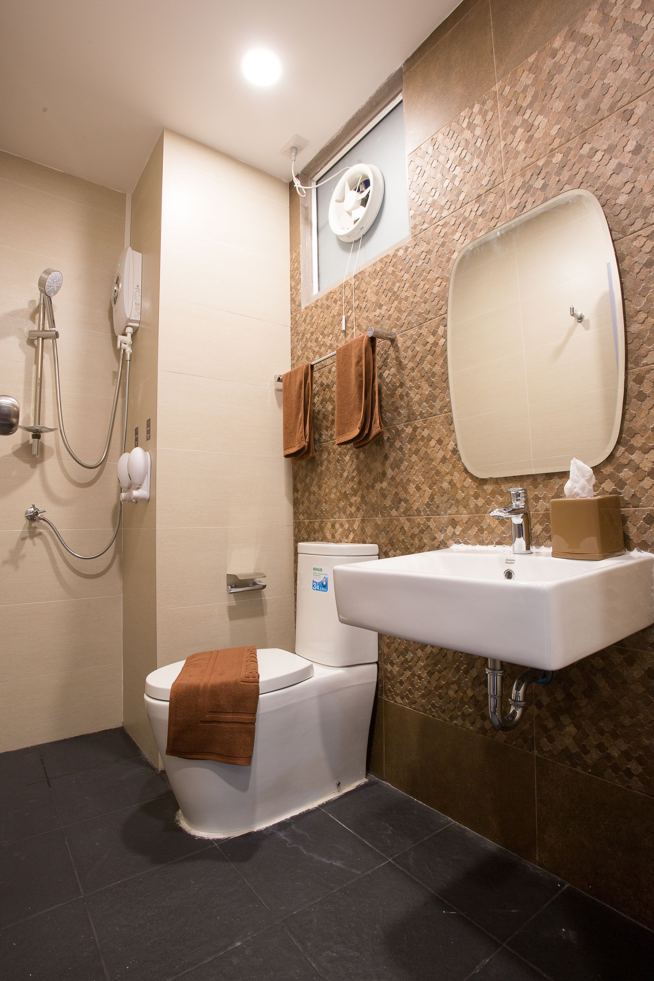 premium superior room | bathroom | shower, free toiletries, hair dryer, towels