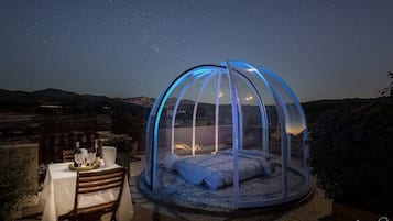 1 kamar tidur, seprai premium, dan selimut bulu angsa