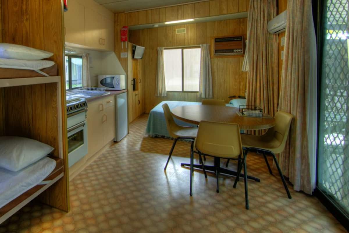 Standaard bungalow, meerdere bedden | Gratis wifi