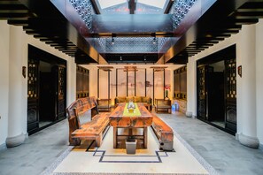 Yard No.8 | Lobby sitting area