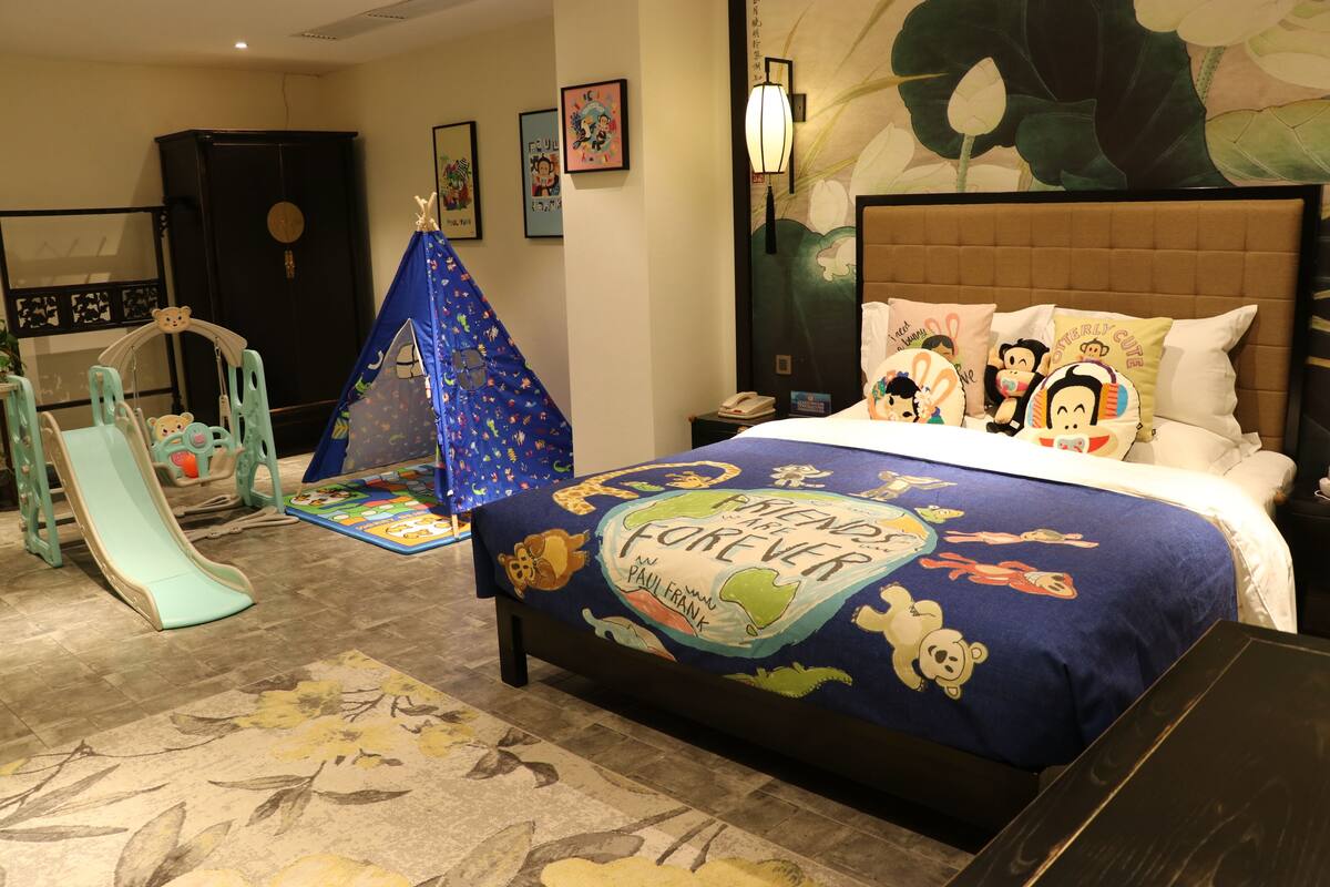 Signature Quadruple Room | Children's theme room