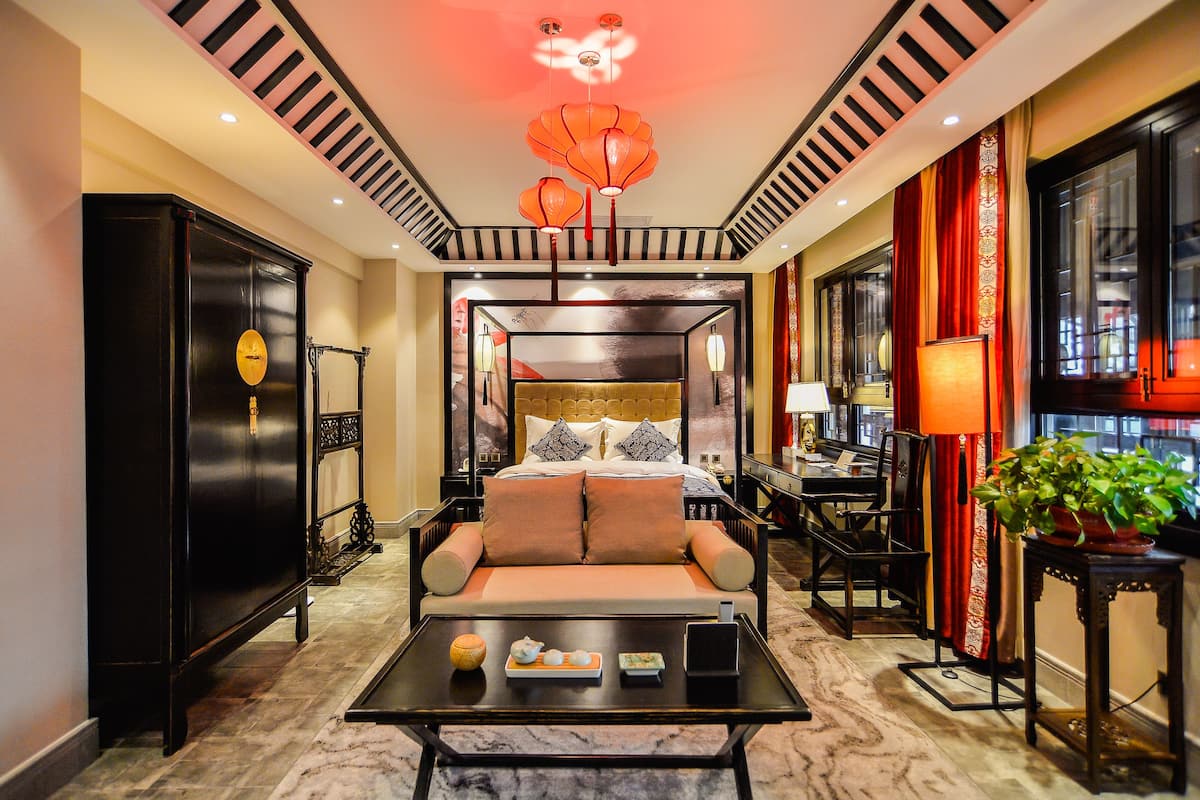 Gallery Double Room | Minibar, in-room safe, desk, blackout drapes