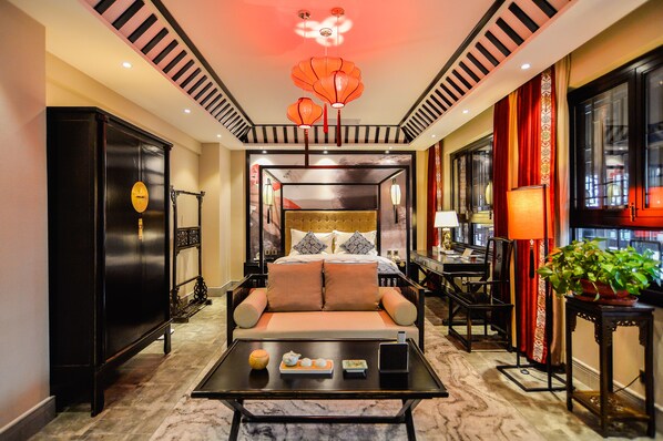 Gallery Double Room | Minibar, in-room safe, desk, blackout curtains