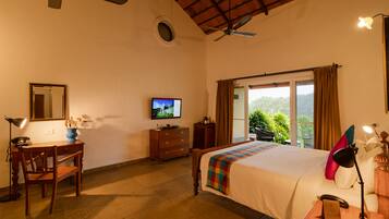 Mountain Facing Pool Cottage | Private pool