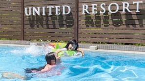 Kolam renang indoor, dengan payung kolam renang