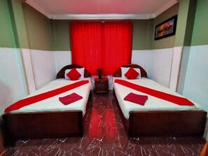 Quarto duplo (Air Conditioning) | Escrivaninha, Wi-Fi de cortesia