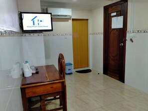 双人房 (Air Conditioning) | 办公桌、免费 WiFi