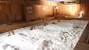 Sauna, hot tub, aromatherapy, Thai massages, 5 treatment rooms