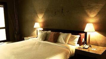 In-room safe, blackout curtains