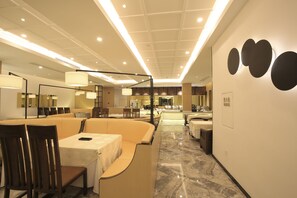 Breakfast, lunch and dinner served