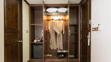 Habitación doble superior | 2 dormitorios, minibar, caja fuerte y cortinas opacas