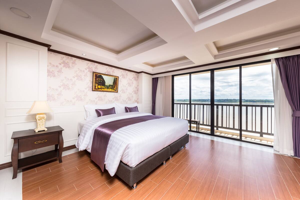 superior double room | minibar, in-room safe, blackout curtains, free wifi