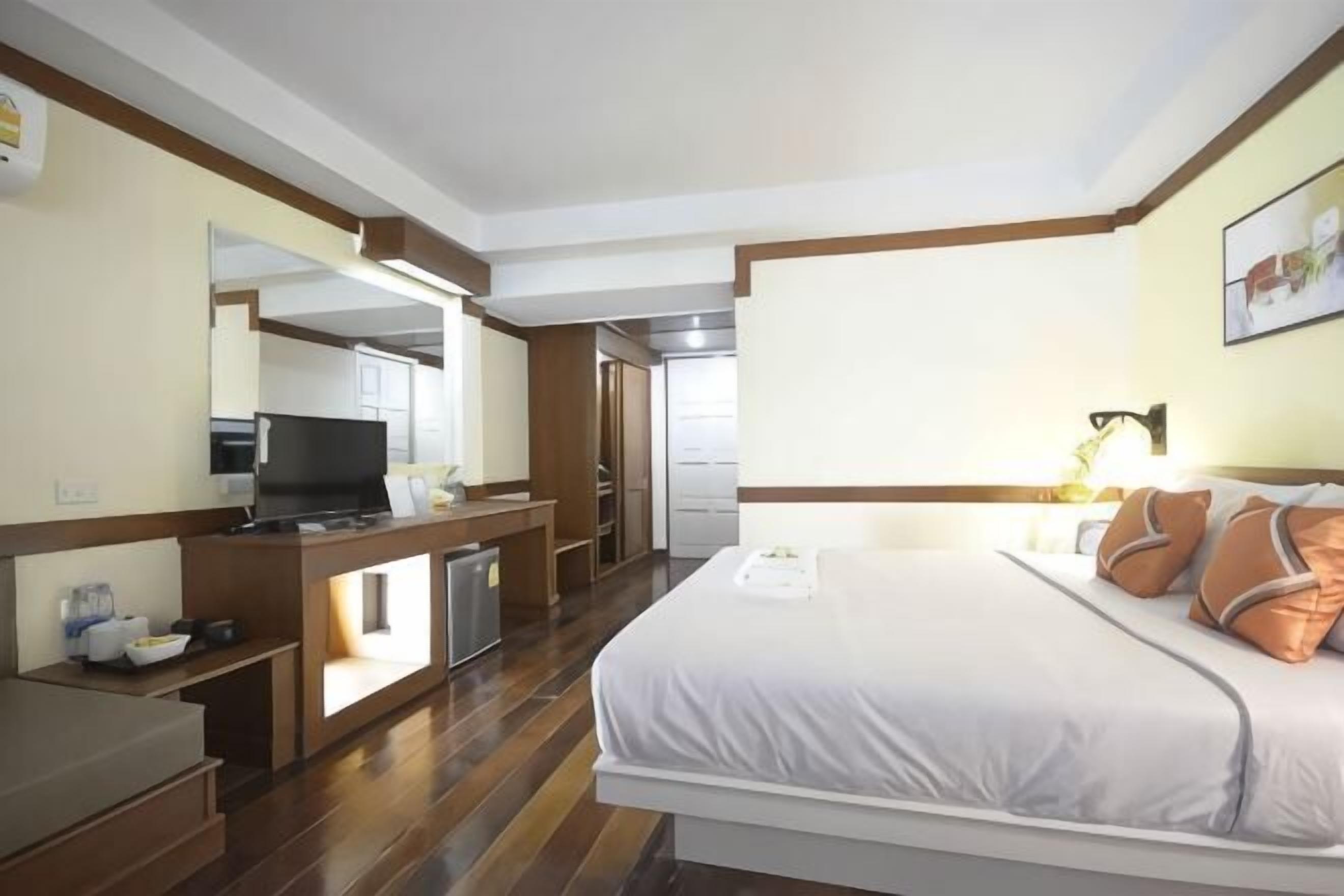 Free WiFi, bed sheets