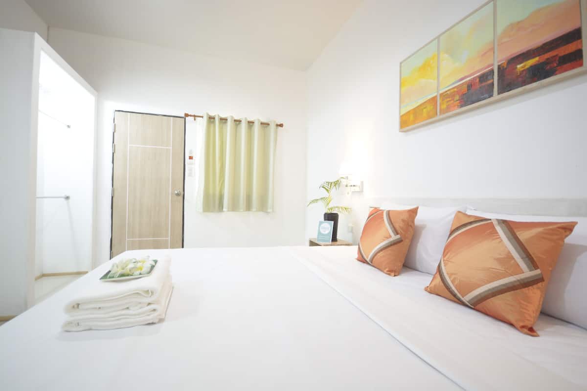 Standard Room | Free WiFi, bed sheets