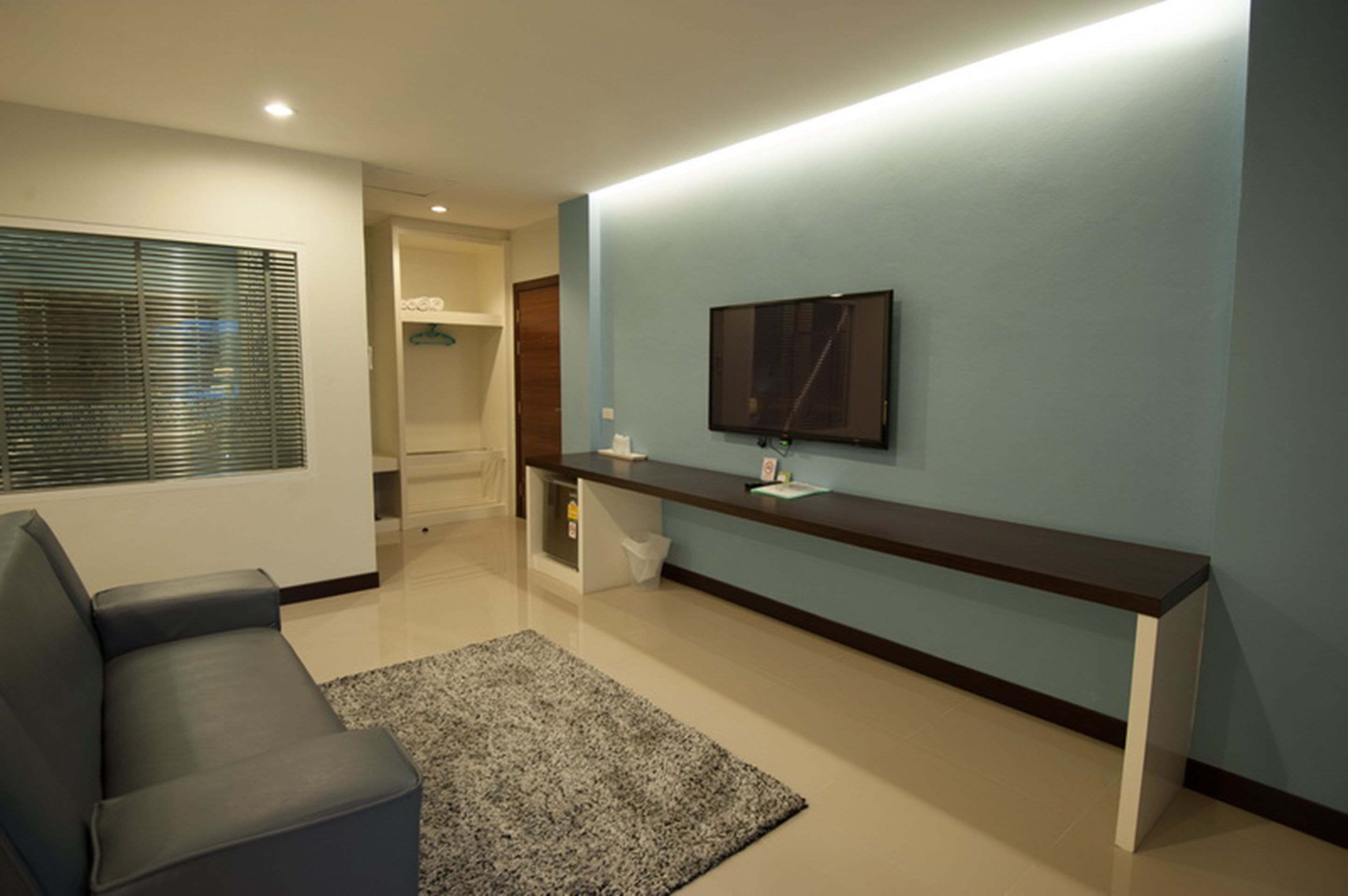 deluxe king | desk, iron/ironing board, free wifi