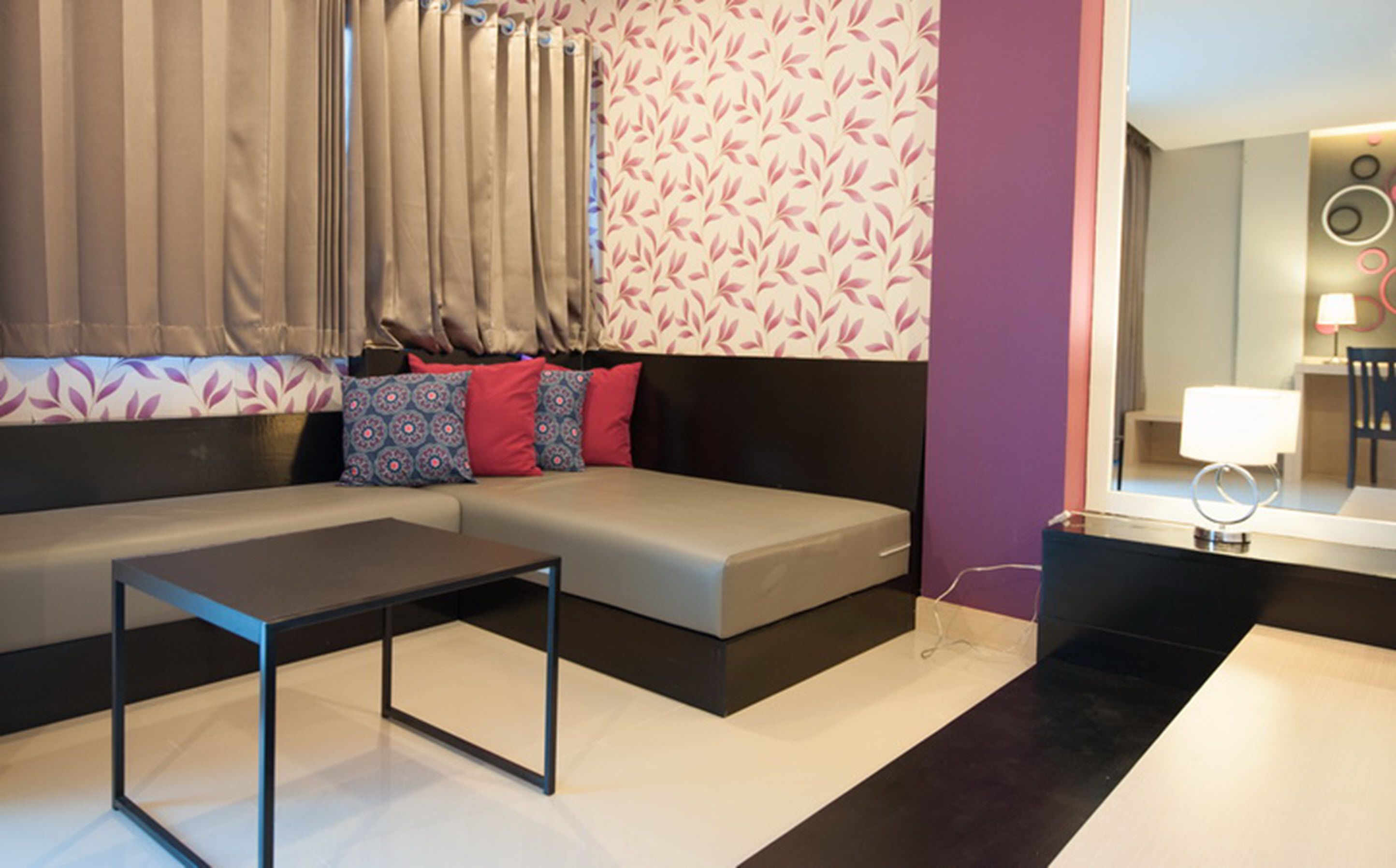 deluxe king | desk, iron/ironing board, free wifi