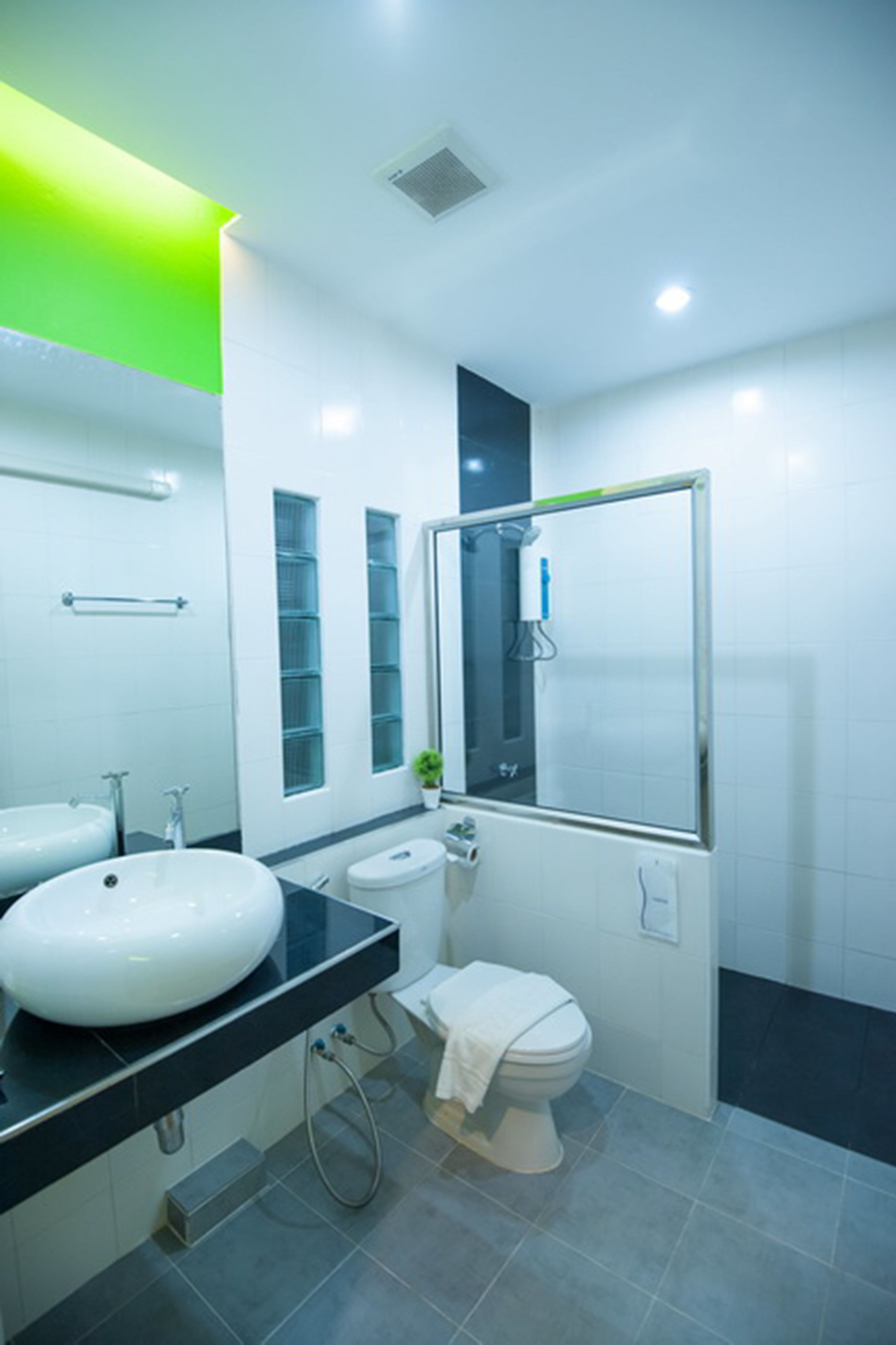 standard double | bathroom | shower, free toiletries, hair dryer, slippers