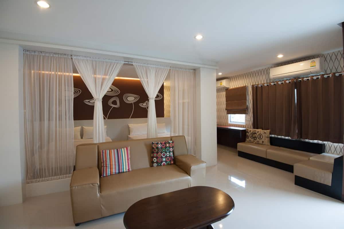 Family Room | Escritorio, tabla de planchar con plancha y wifi gratis