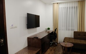 24-inch LCD TV with cable channels, TV - Inearth Hotel Hanoi (Hanoi)