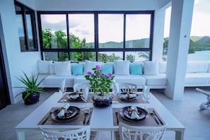 Tempat makan luar