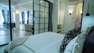 Luxe villa | Luxe beddengoed, donzen dekbedden, pillowtop-bedden