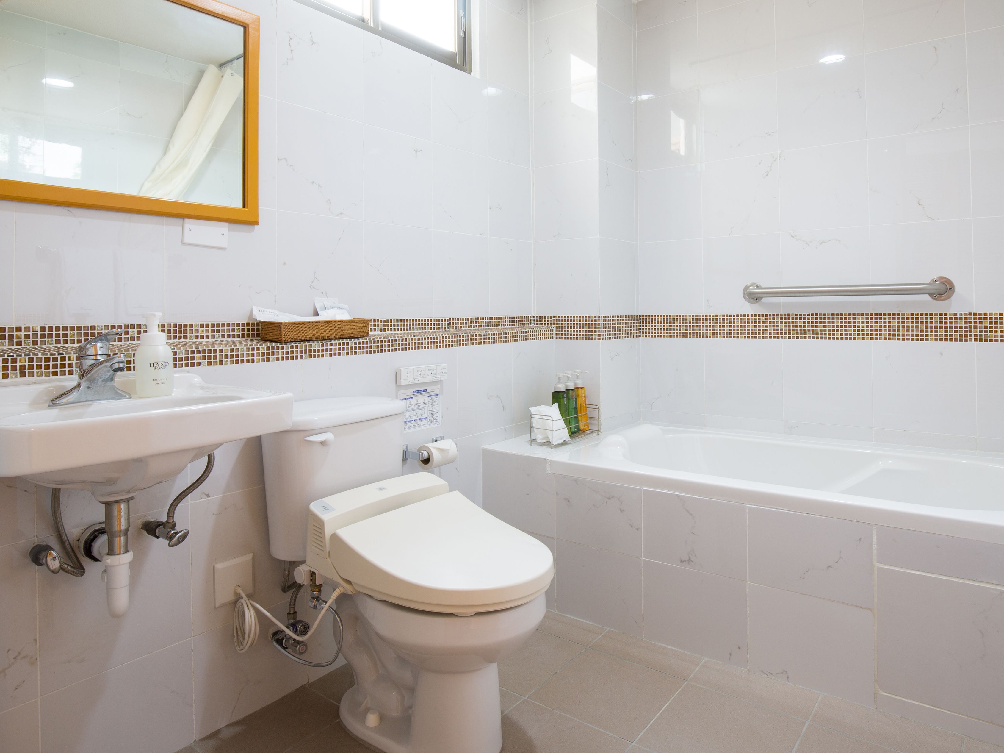 combined shower/bathtub, free toiletries, hair dryer, slippers