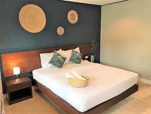 In-room safe, individually decorated, blackout curtains, soundproofing - Let's Hyde Pattaya Resort & Villas (Pattaya)